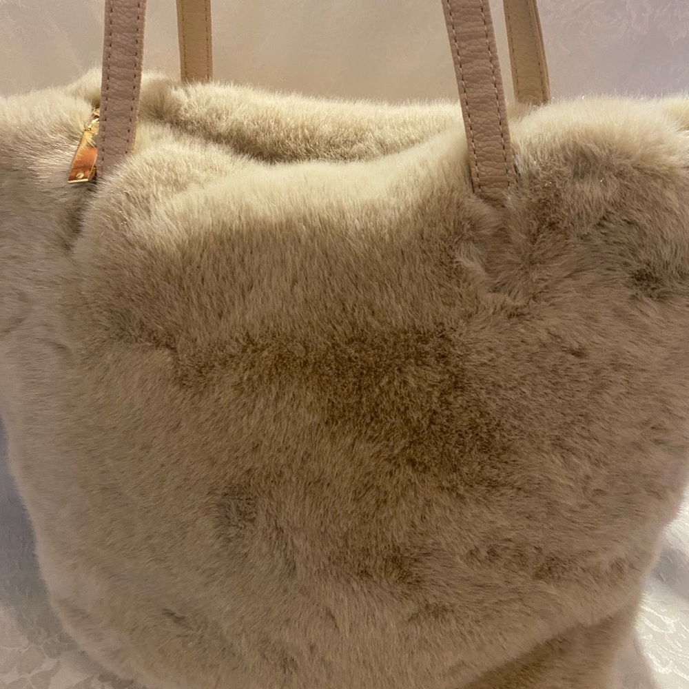 Luxurious Faux Fur Tote Bag - Cream